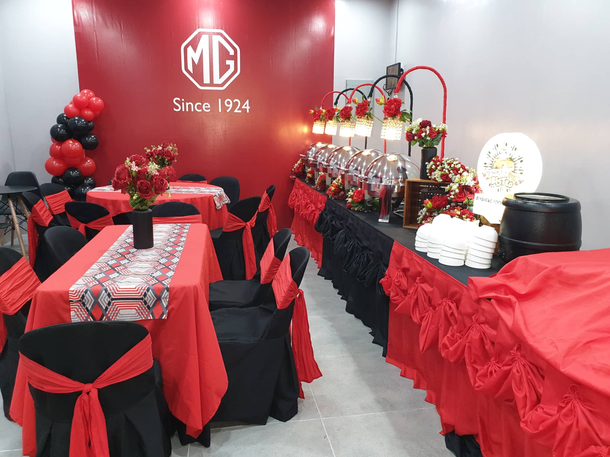 Corporate event buffet with modern presentation and sustainable packaging